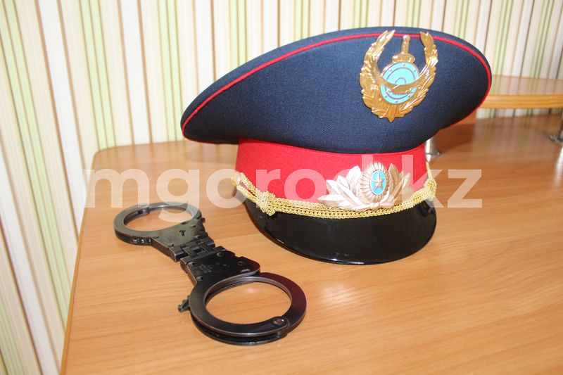 К крупному штрафу приговорили полицейского начальника в Уральске