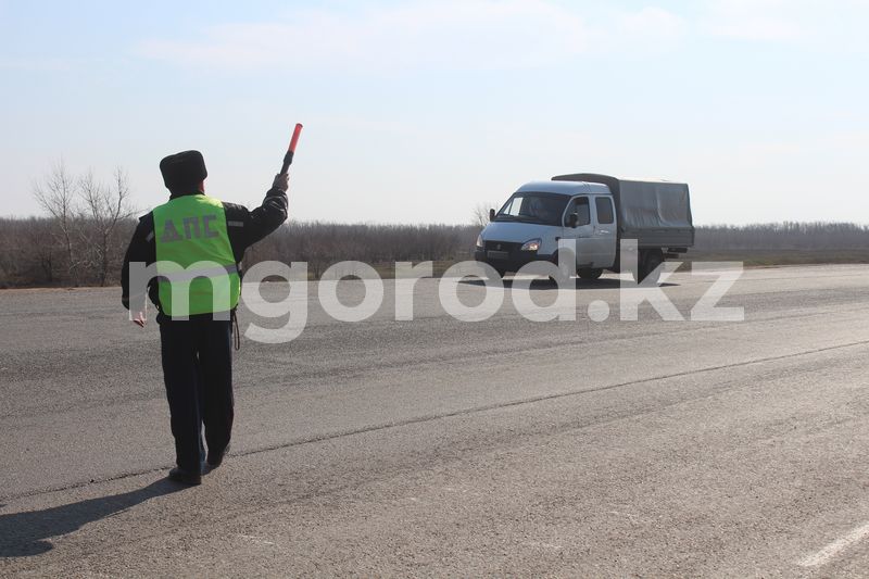 В Атырауской области задержали водителей двух «Газелей», незаконно перевозивших горюче-смазочные материалы