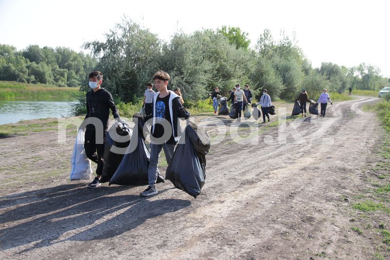 В Уральске субботники будут проводить два месяца подряд
