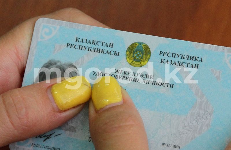 Казахстанцы вынуждены ходить в магазин с удостоверением