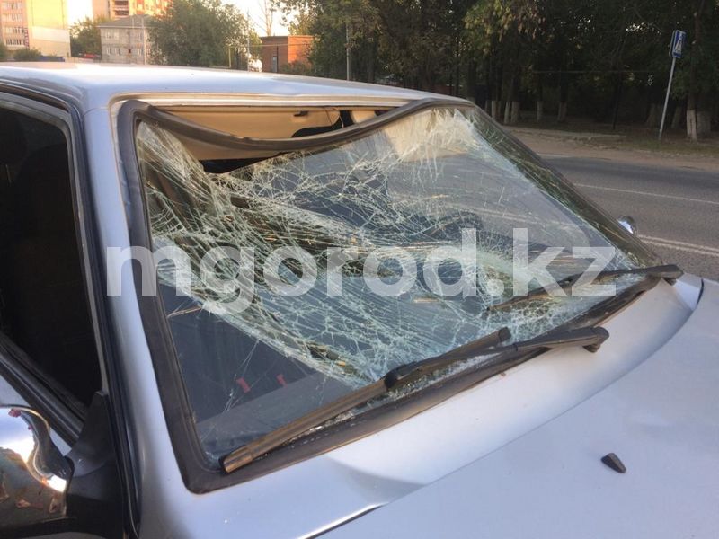 В Уральске автомобиль сбил велосипедиста