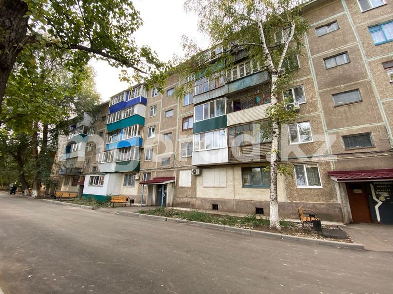 В Уральске отремонтировали крышу многоэтажки, которая обрушилась из-за снега