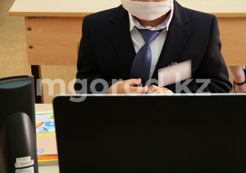 Родителям школьников Уральска посоветовали не распространять логины и пароли от образовательных платформ