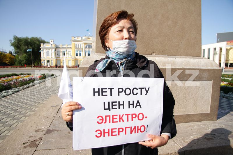 Одиночный пикет против повышения тарифов на комуслуги прошел в Уральске
