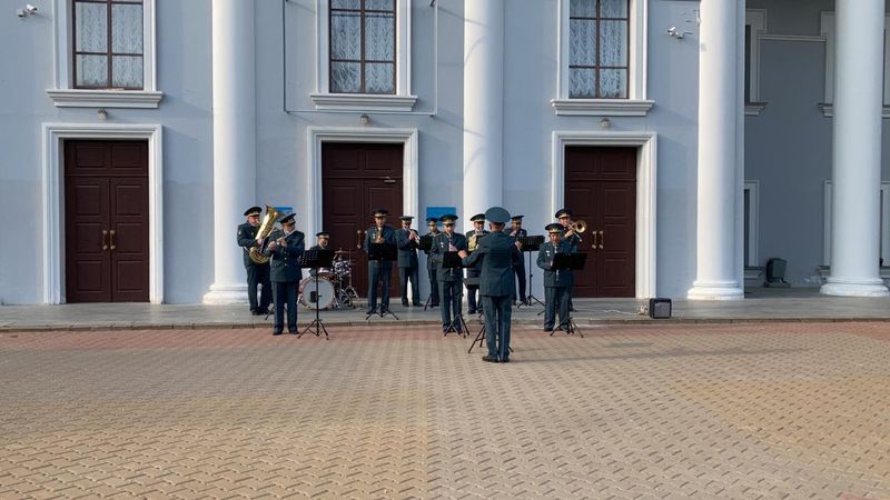 Despacito сыграл на арбате Уральска военный оркестр Нацгвардии (видео)