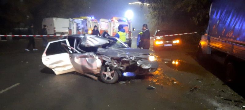 Один человек погиб и трое пострадали в страшной аварии в Уральске