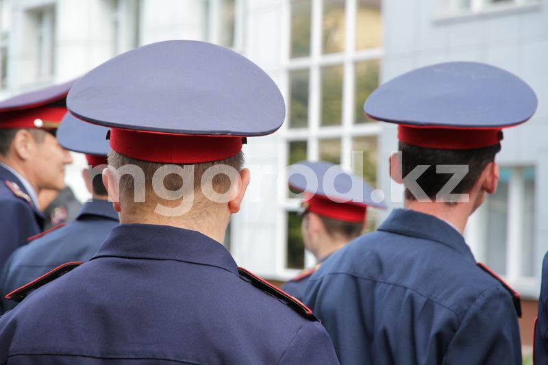 Полицейских принуждали к вакцинации в Атырауской области