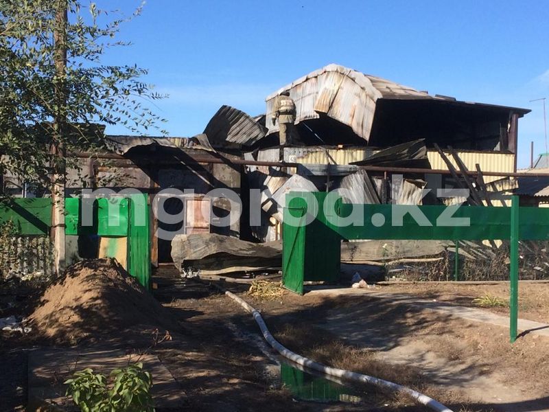 Мансардный дом сгорел в Уральске