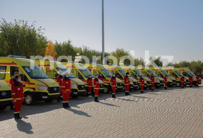 22 машины скорой помощи подарили медикам в Атырау