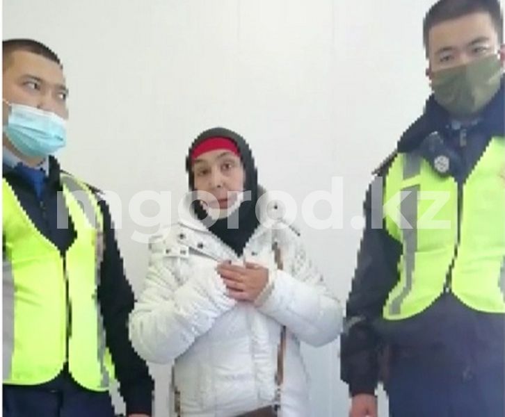 Жительница Атырау забыла в машине у таксиста норковые шапки за полмиллиона тенге