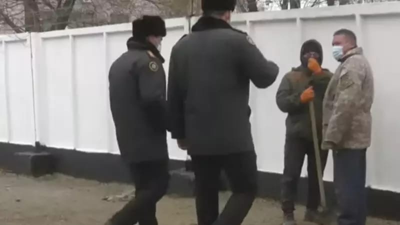 Казахстанцев будут штрафовать за ношение камуфляжной формы
