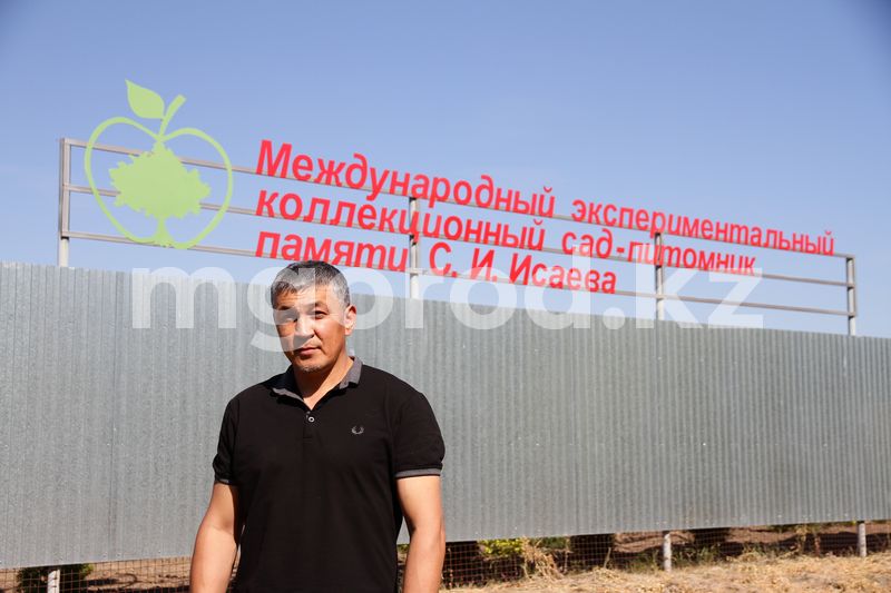На сохранение и содержание коллекции денег не просил: владелец сада-питомника в ЗКО ответил на критику казахстанского ученого