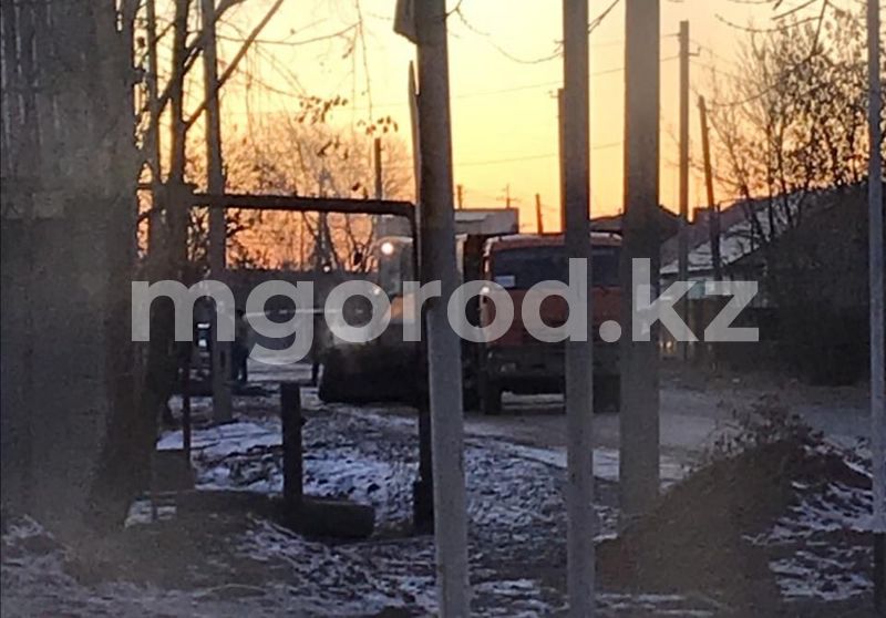 В Уральске в мороз кладут асфальт