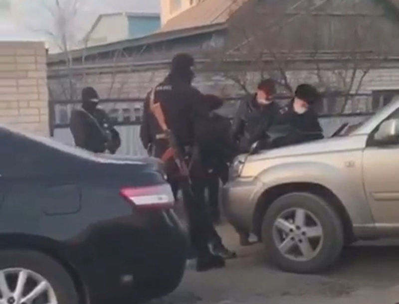 Мужчина три года вымогал деньги у односельчанина в Актюбинской области (видео)