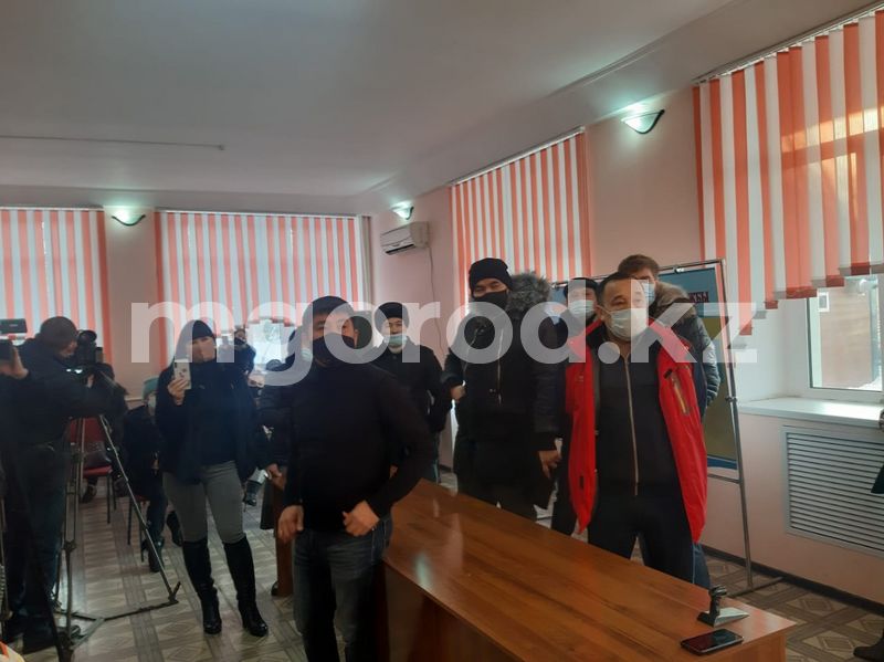Мы пытаемся выжить, но нам не дают — предприниматели Уральска потребовали разрешить им работать в праздники