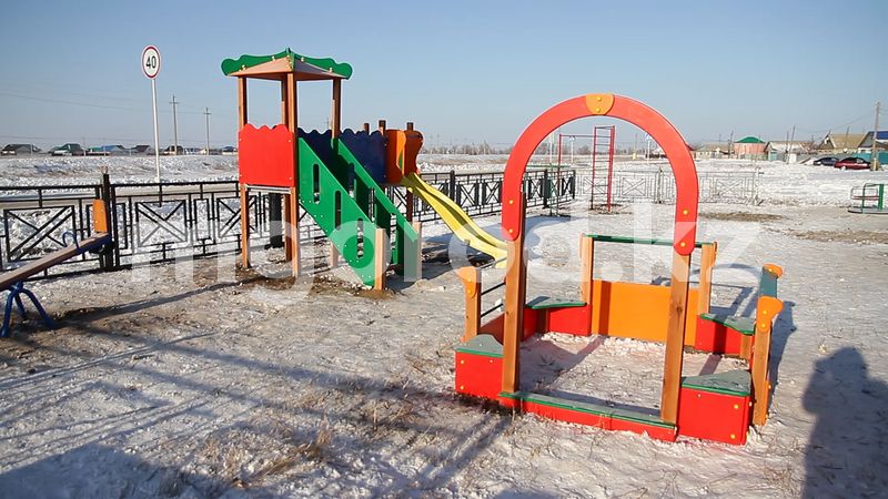Детскую площадку открыли в микрорайоне Уральска
