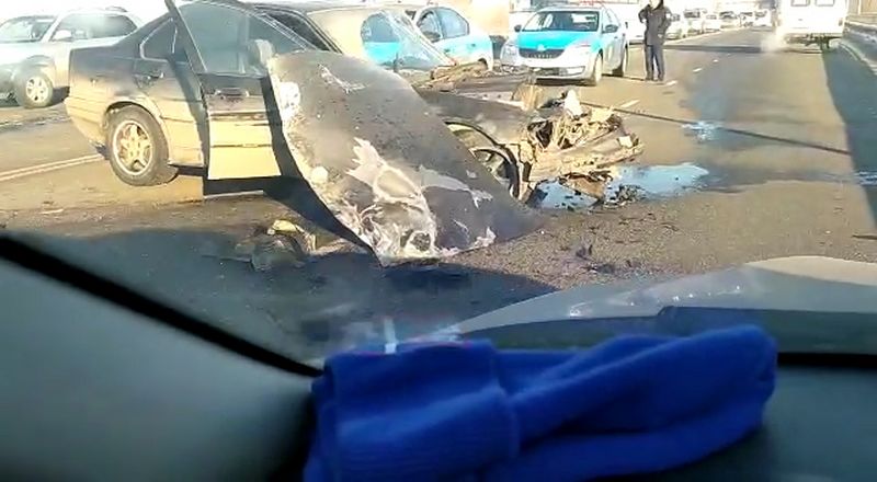 Огромные пробки образовались в Уральске из-за аварии на мосту (видео)