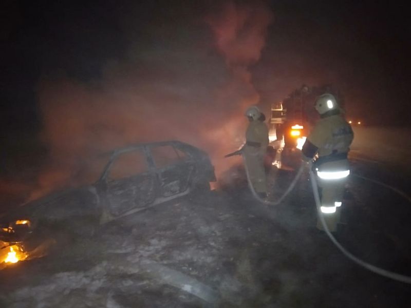 Автомобиль сгорел на трассе в ЗКО