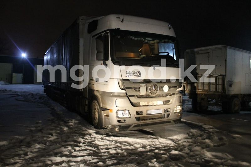В Актюбинской области водитель большегруза сбил насмерть пешехода и скрылся