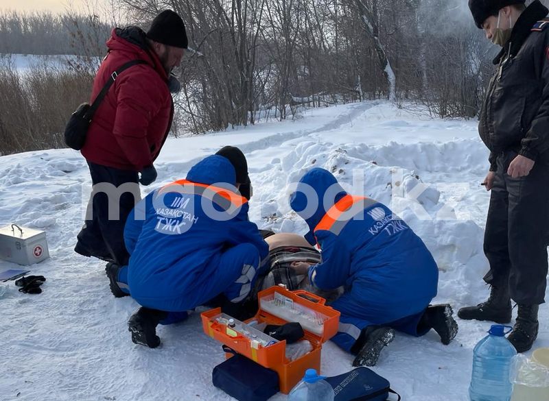 В Уральске пенсионер пришёл набрать воды в проруби и умер (видео)
