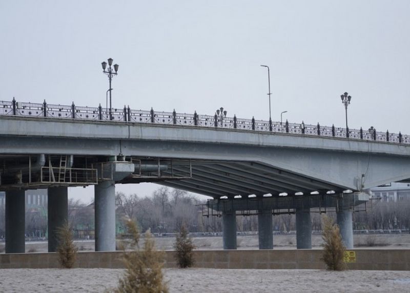 В Атырау пьяный водитель прыгнул в реку, скрываясь от полиции