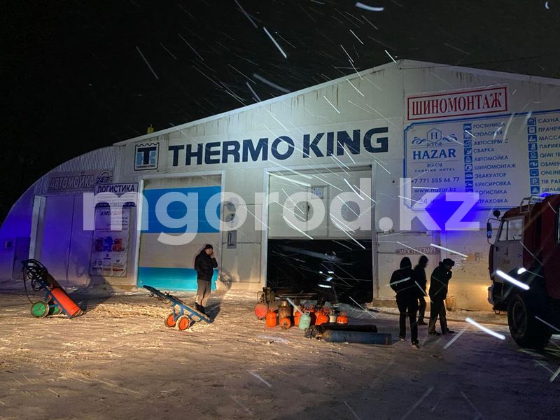 Автосервис горел в Уральске