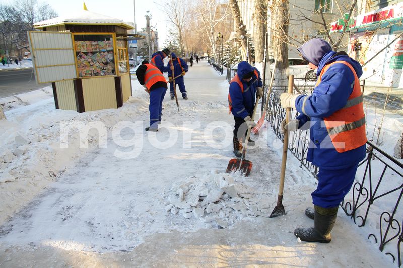 Почти 200 тысяч кубометров снега вывезли из Уральска