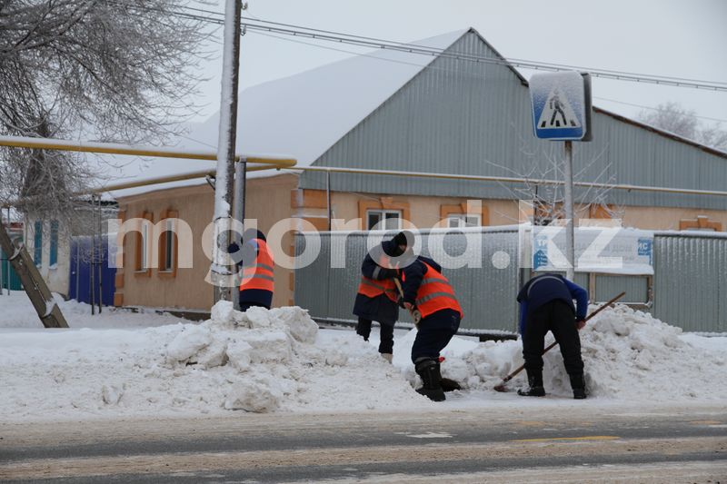 Около 400 человек получили травмы из-за гололеда в Уральске