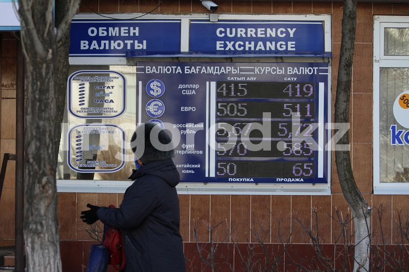 Доллар подешевел в обменных пунктах Уральска