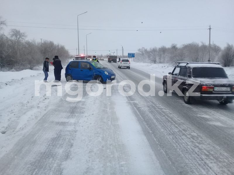 Дети пострадали при столкновении двух авто в Уральске