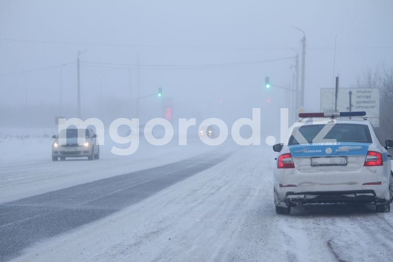 В ЗКО после метели открыли автодороги только в двух направлениях