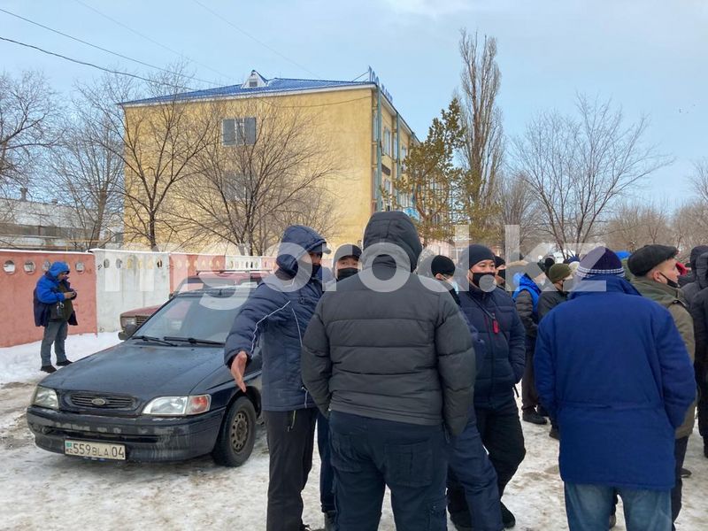 Более 100 водителей пассажирских автобусов бастуют в Актобе