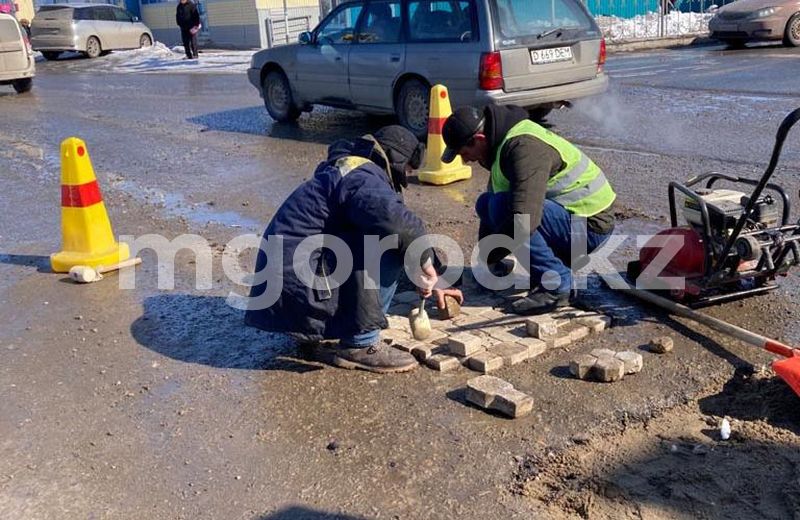 Полицейские Актобе подали в суд на отдел ЖКХ из-за плохих дорог