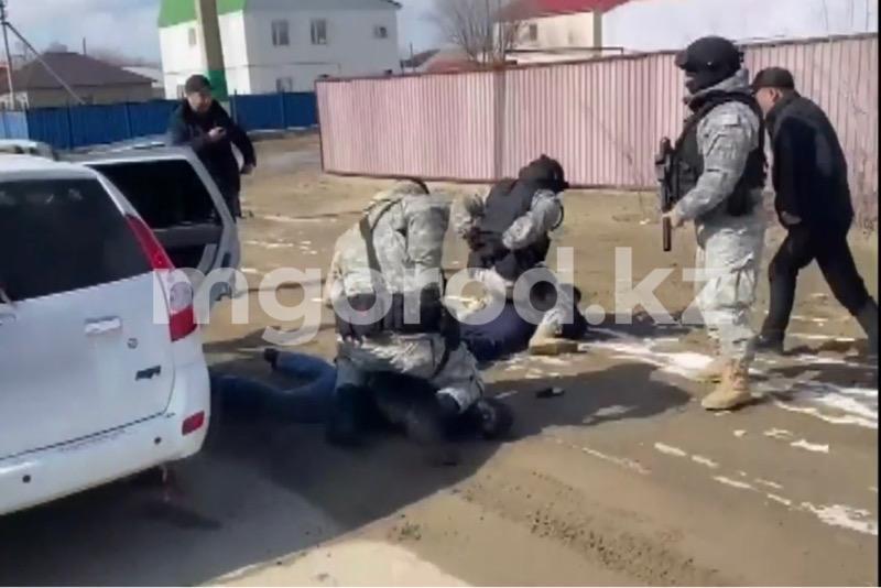 В Атырауской области задержали подозреваемых в ограблении 15 квартир (видео)