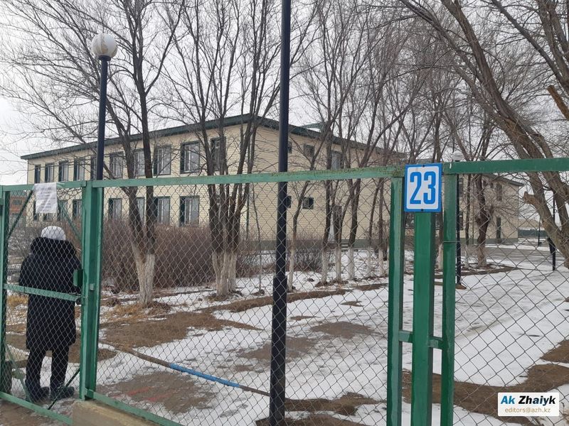 Мы против того, чтобы такой человек учил наших детей - жители села Атырауской области