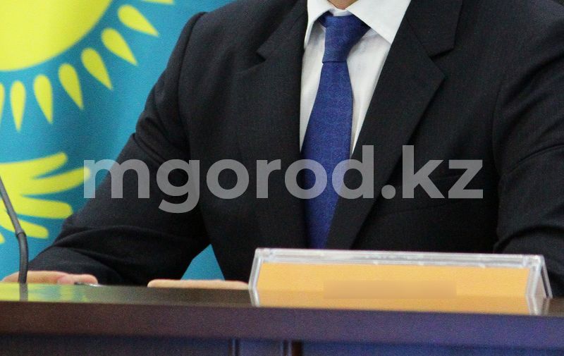 Уволил бы всех и принял своих родственников: уральцы рассказали, что бы сделали на посту акима