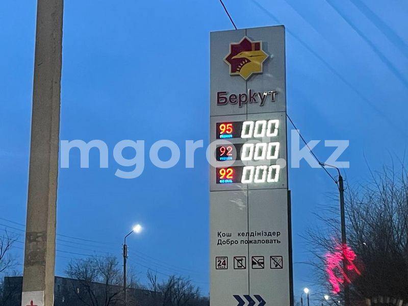 В Уральске подорожал бензин. Часть АЗС отпускают топливо только по талонам