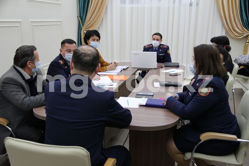 После убийства жены сотрудника ЖКХ полицейские ЗКО провели круглый стол по бытовому насилию