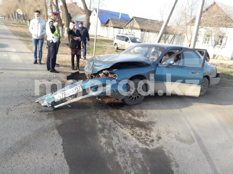 Двое детей пострадали в аварии в Уральске