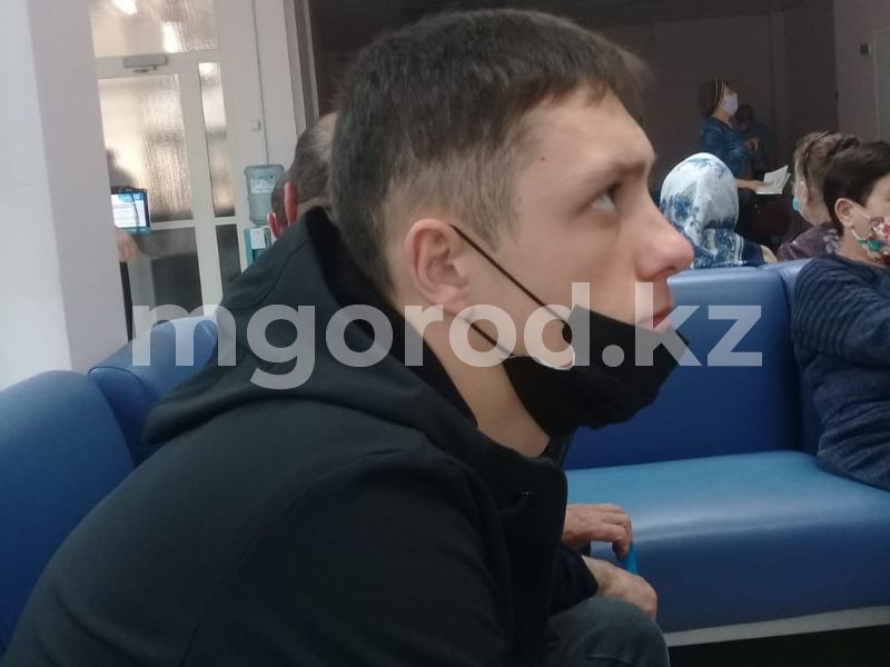 Теряющему зрение уральцу требуется более полумиллиона тенге на операции
