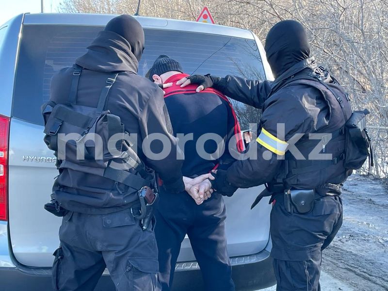 Задержание с участием сотрудников УБОП прошло в Уральске (фото, видео)