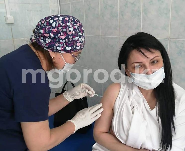 В праздничные дни будут работать пункты вакцинации Атырауской области