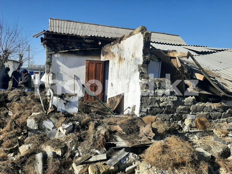 Дом обрушился из-за взрыва неизвестного вещества в Актюбинской области