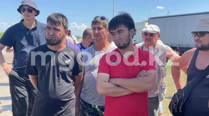 Более полусотни дальнобойщиков протестуют против введения платных дорог в ЗКО (фото, видео)