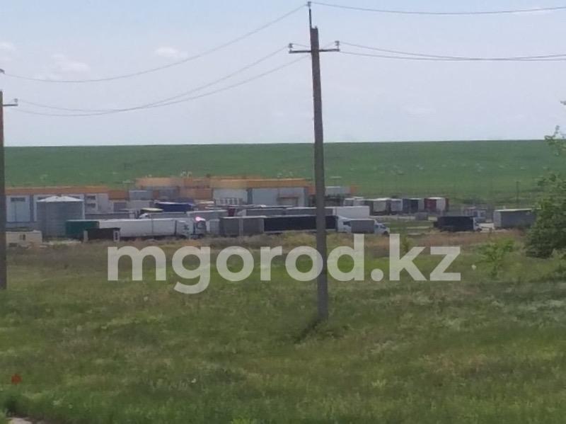 На посту «Сырым» в ЗКО снова скопление большегрузов (фото, видео)