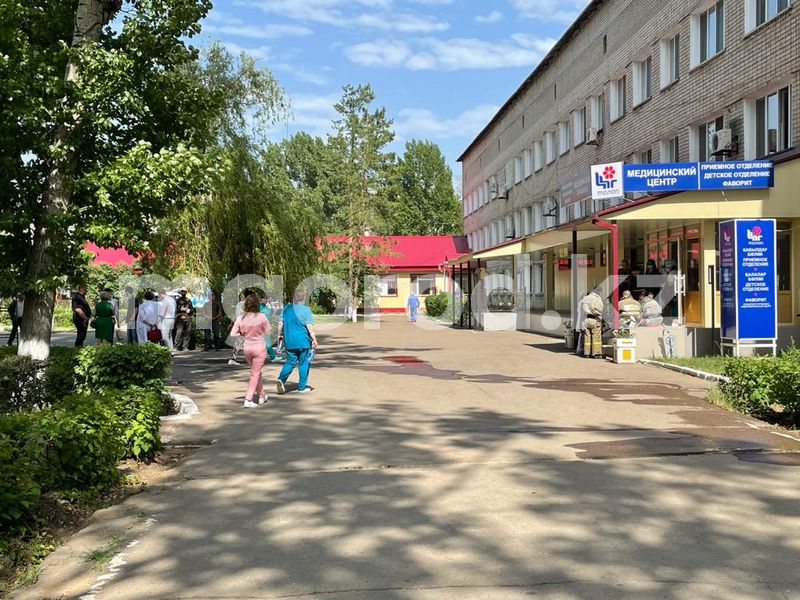 Пациентов и персонал больницы эвакуировали из-за задымления (фото)