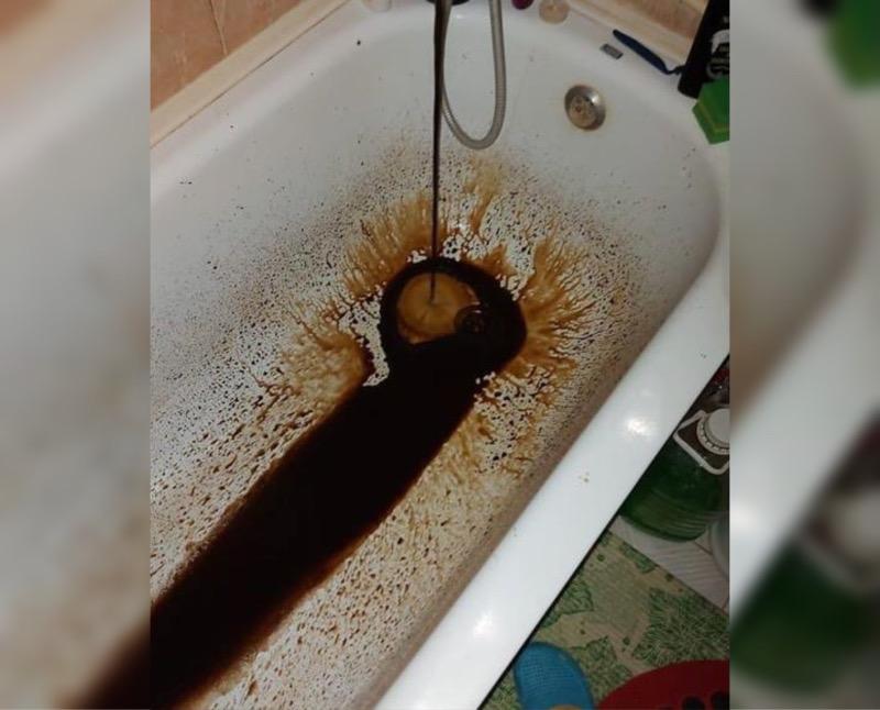 «Кока-кола» из-под крана: уральцы пожаловались на ржавую воду