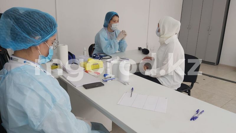 В самом крупном ЦОНе Атырау открыли пункт вакцинации от COVID-19