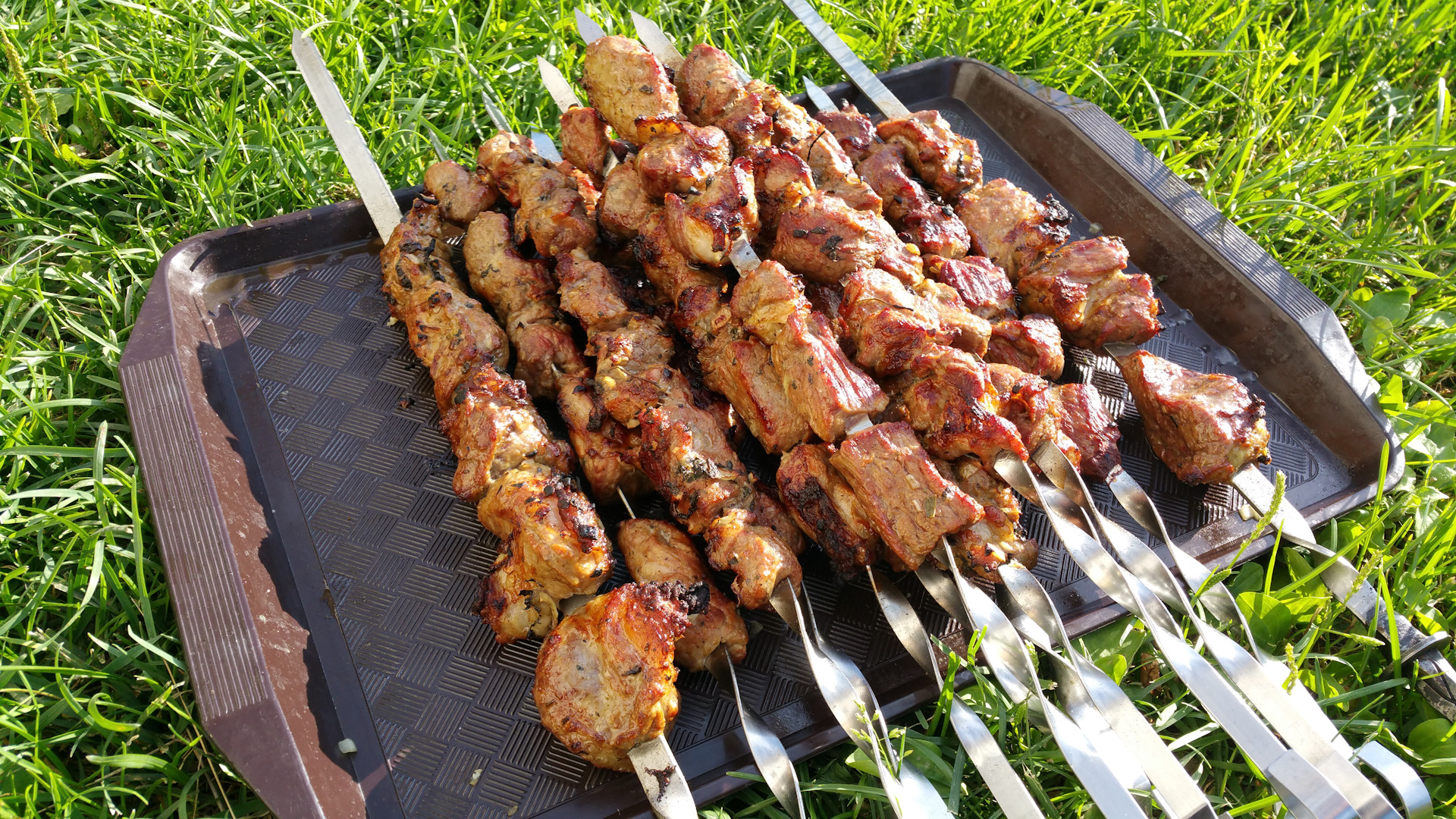 Вот как быстро замариновать шашлык на киви и минералке