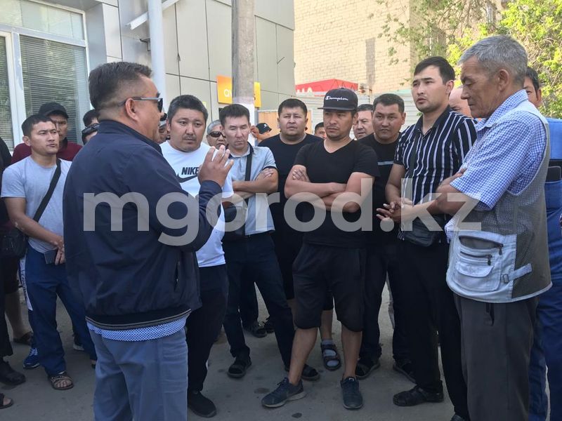 В Актобе второй день бастуют водители автобусов